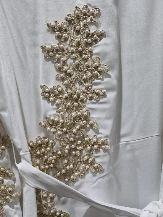 Elegant White Maxi Dress with Gold Embellishment - Picture 4 of 5